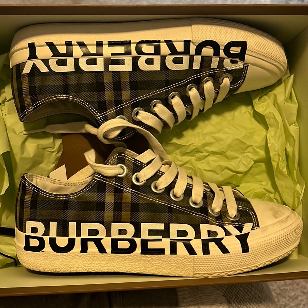 Burberry sneakers